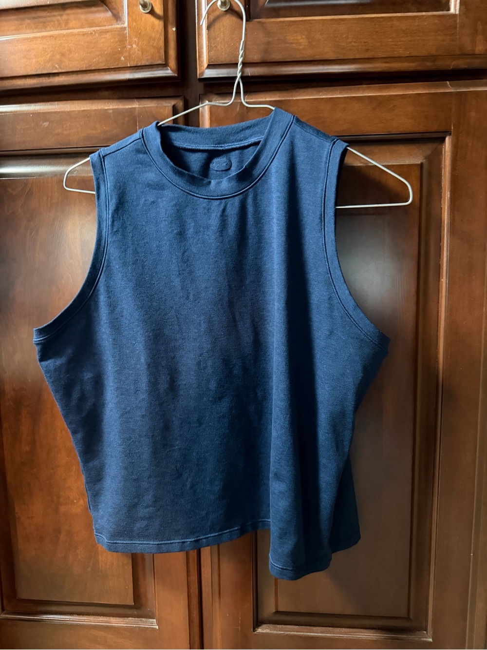 VUORI halo Navy Cropped Tank Top